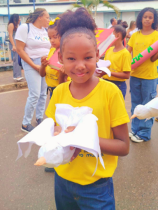 Alfabetização na infância: Como a pequena Eloá está reescrevendo seu futuro na Bahia